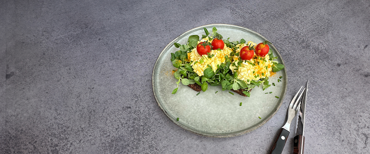 Eggesalat deluxe med karri og cottage cheese