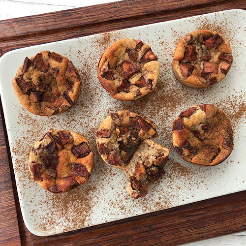 Saftige muffins med eple og kanel