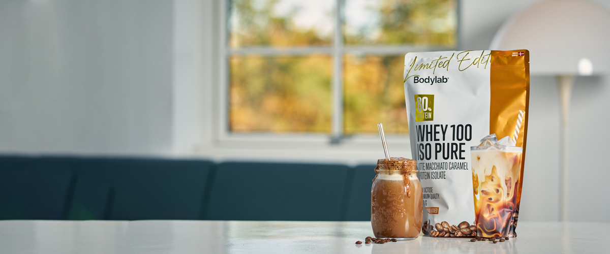 Protein Iced Latte Macchiato med kaffeskum